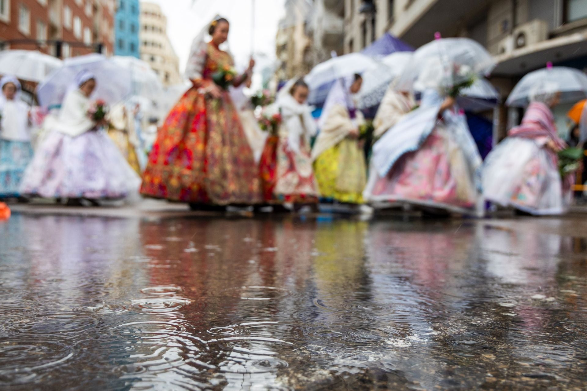 FOTOS | Segundo día de Ofrenda de las Fallas 2025