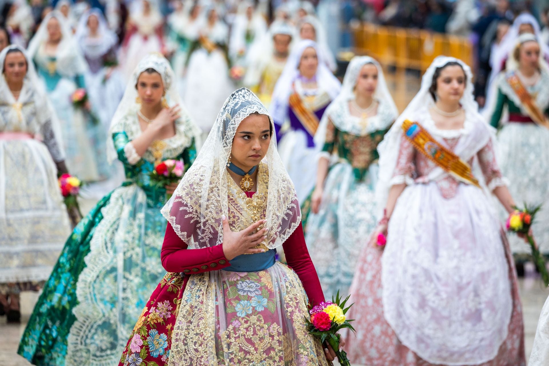 FOTOS | Segundo día de Ofrenda de las Fallas 2025