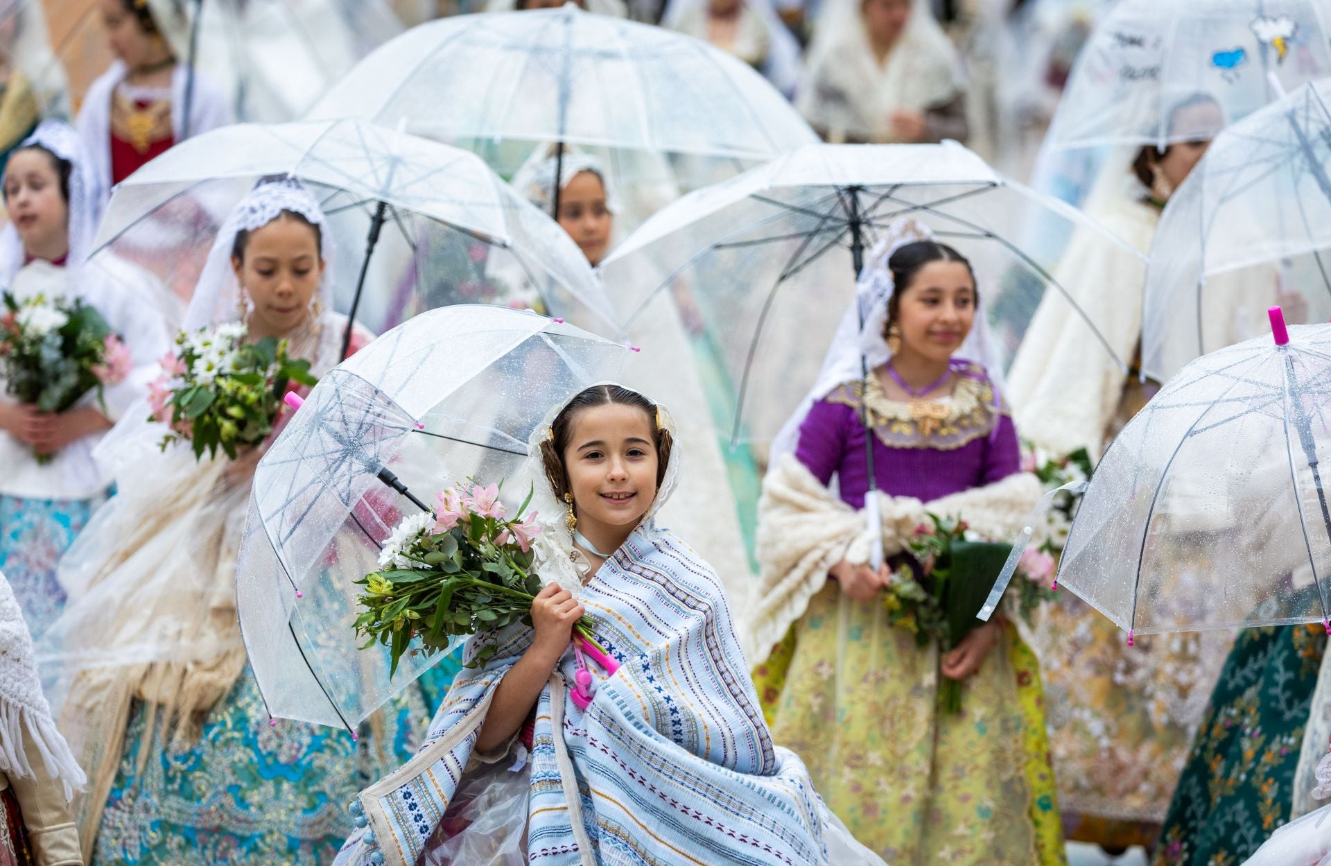 FOTOS | Segundo día de Ofrenda de las Fallas 2025