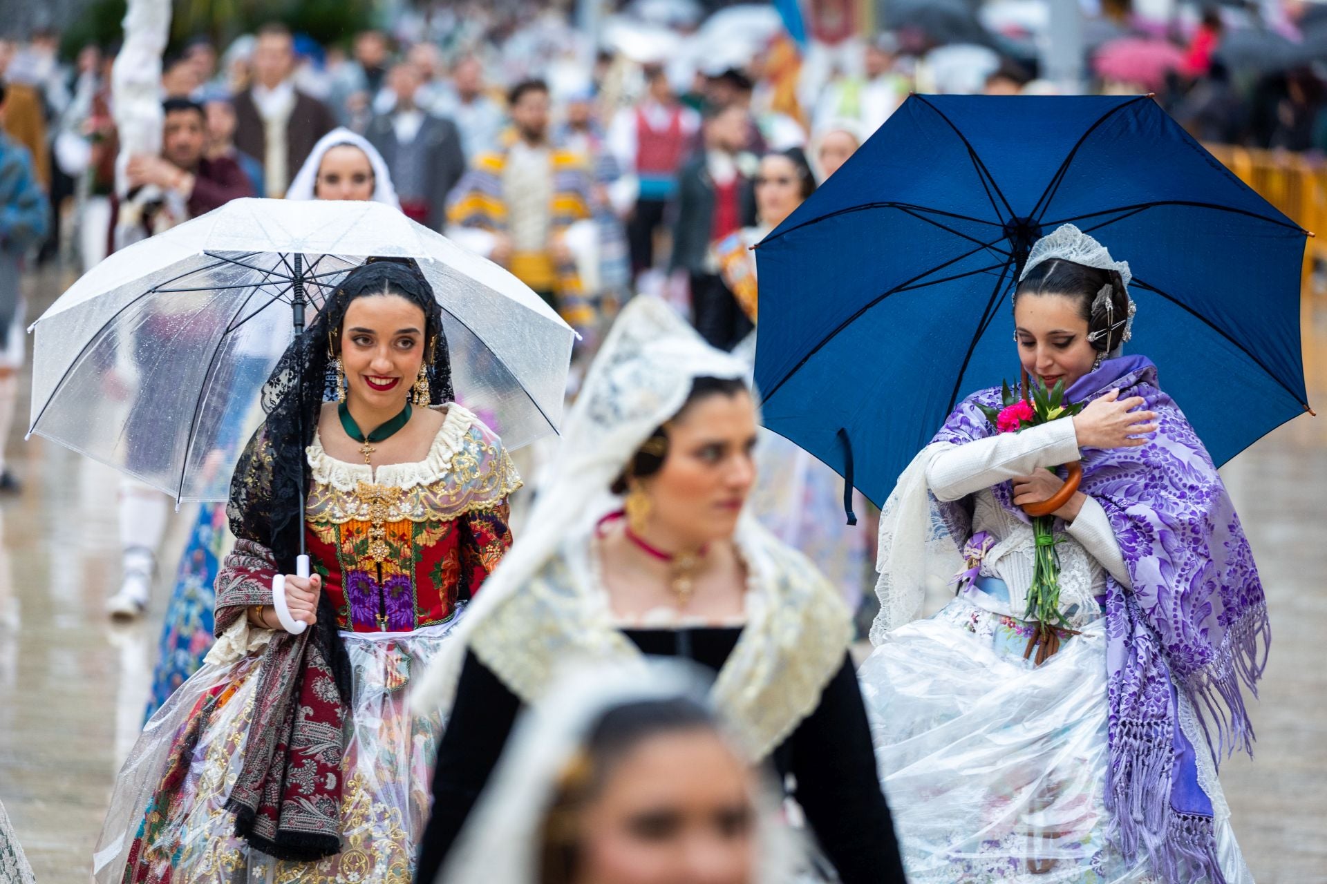 FOTOS | Segundo día de Ofrenda de las Fallas 2025