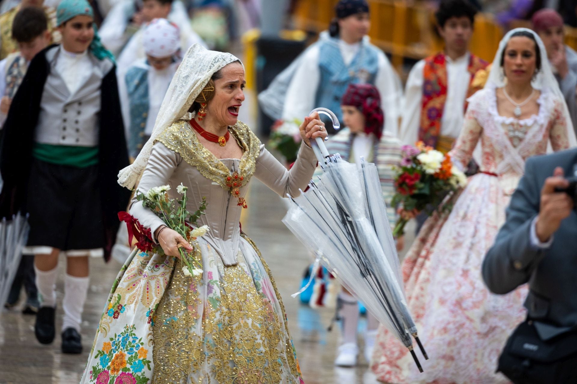 FOTOS | Segundo día de Ofrenda de las Fallas 2025