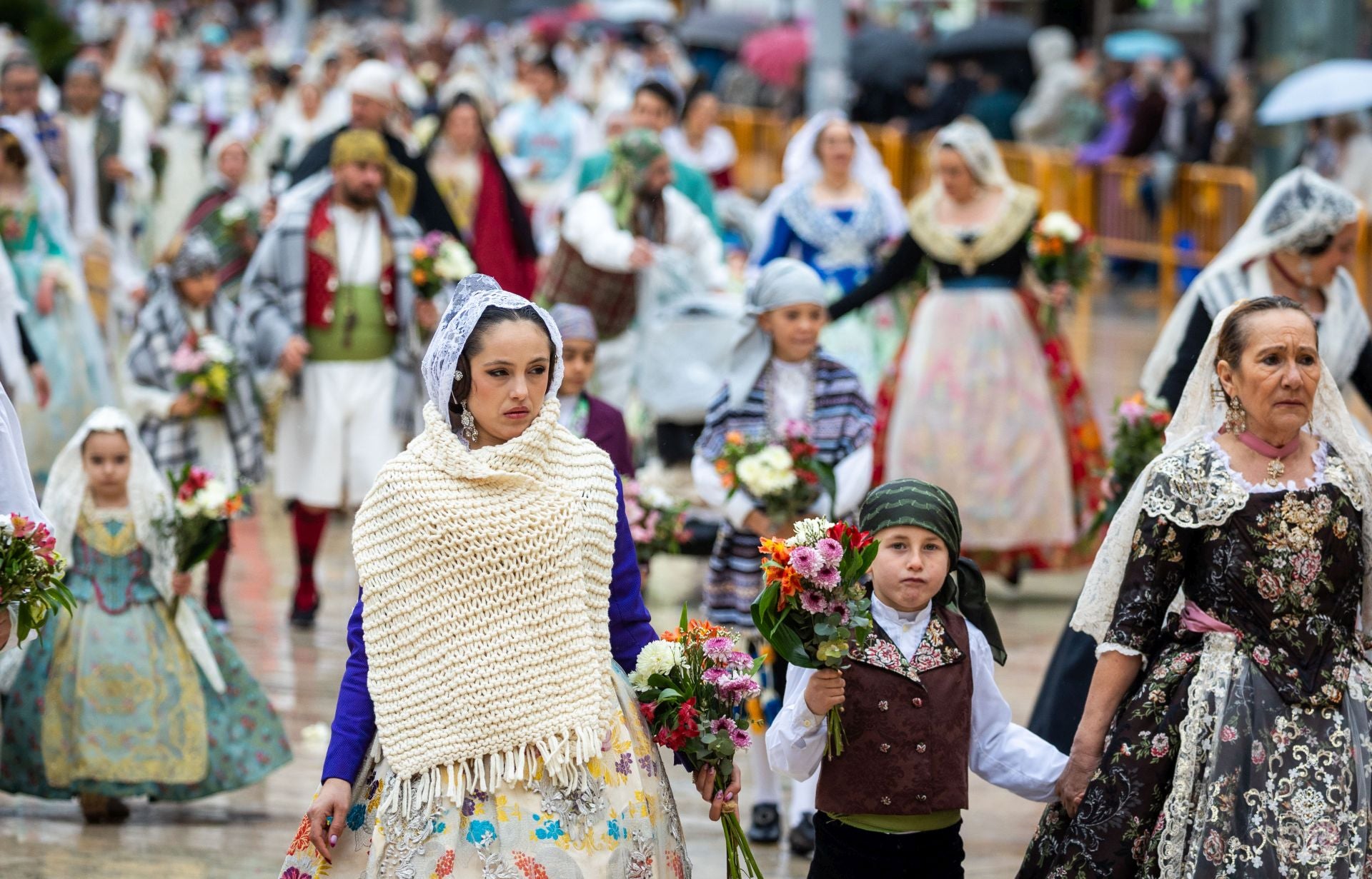 FOTOS | Segundo día de Ofrenda de las Fallas 2025