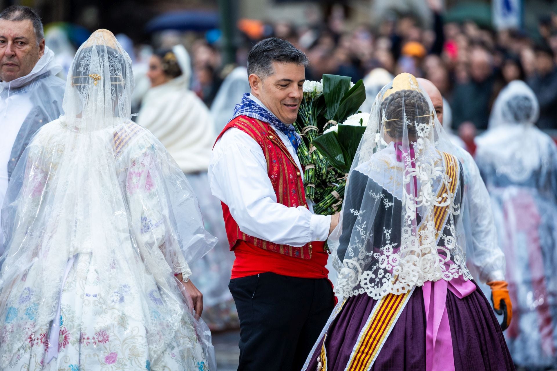 FOTOS | Segundo día de Ofrenda de las Fallas 2025