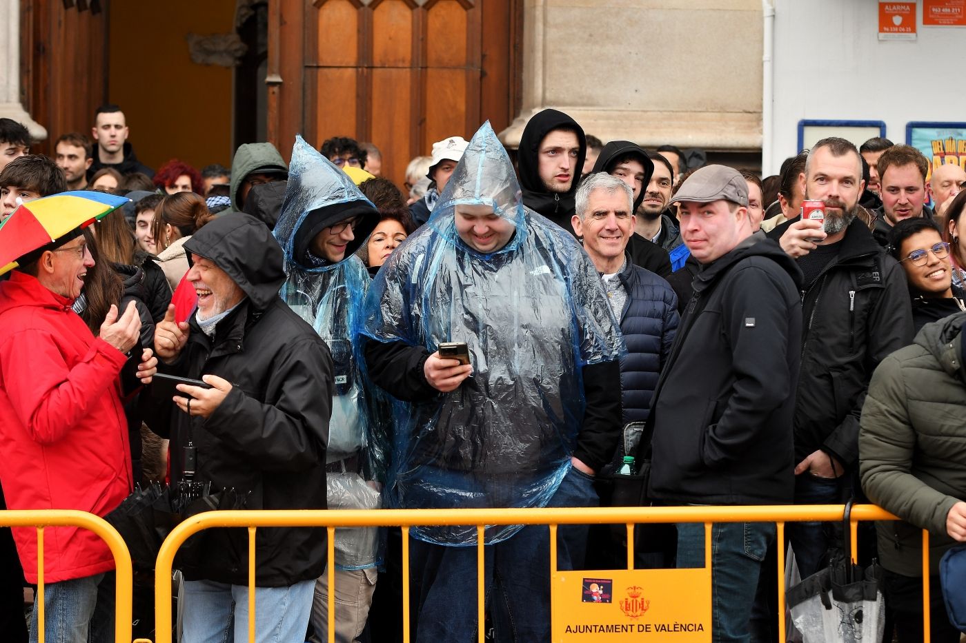 Búscate en la mascletà de este 18 de marzo