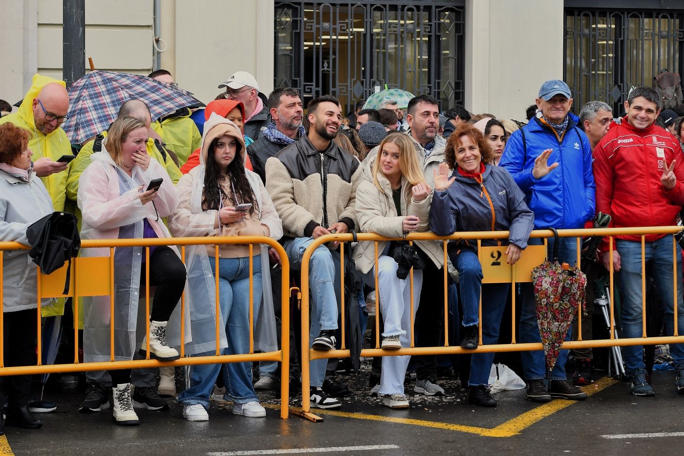 Búscate en la mascletà de este 18 de marzo