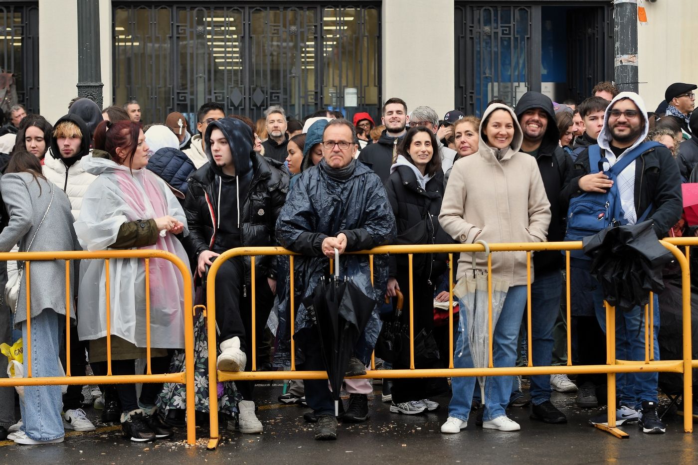 Búscate en la mascletà de este 18 de marzo