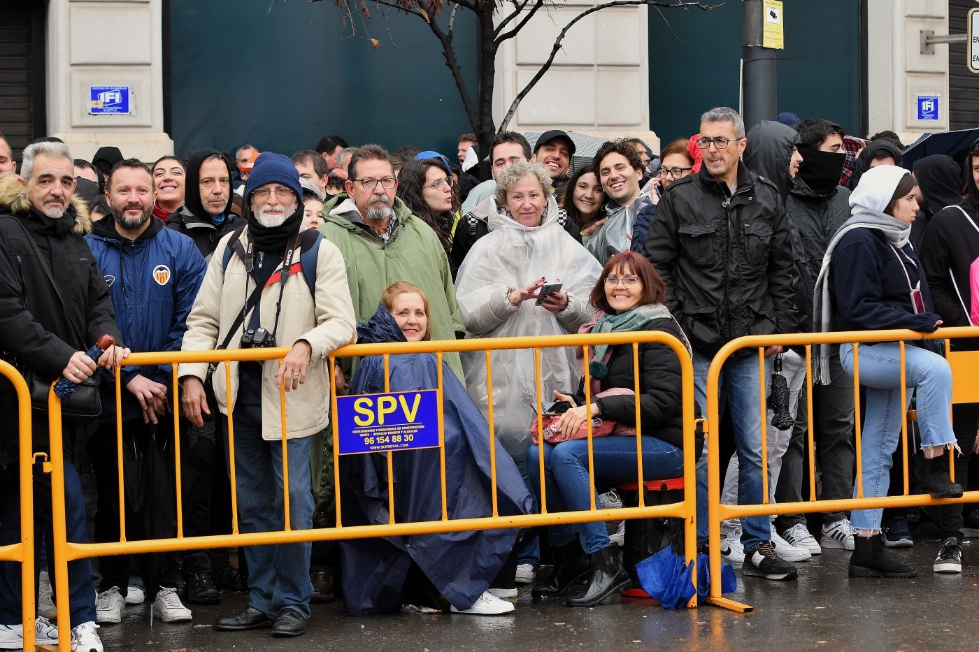 Búscate en la mascletà de este 18 de marzo
