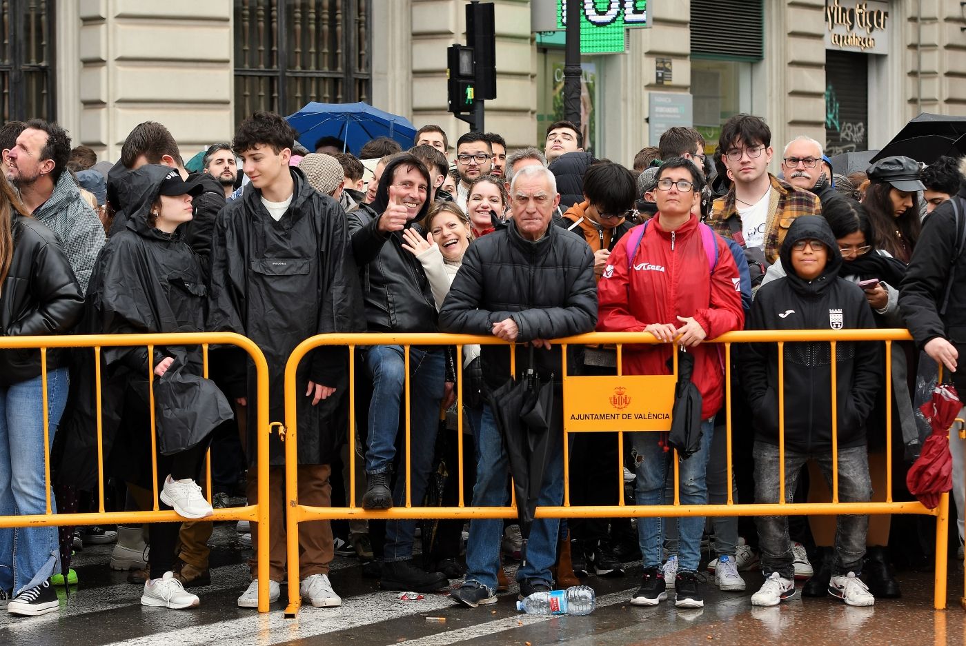 Búscate en la mascletà de este 18 de marzo