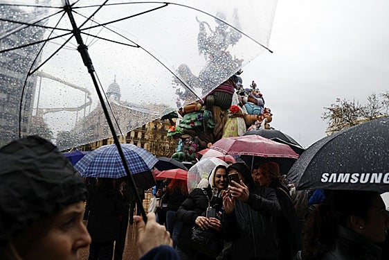 FOTOS | Así ha sido la mascletà del martes 18 de marzo