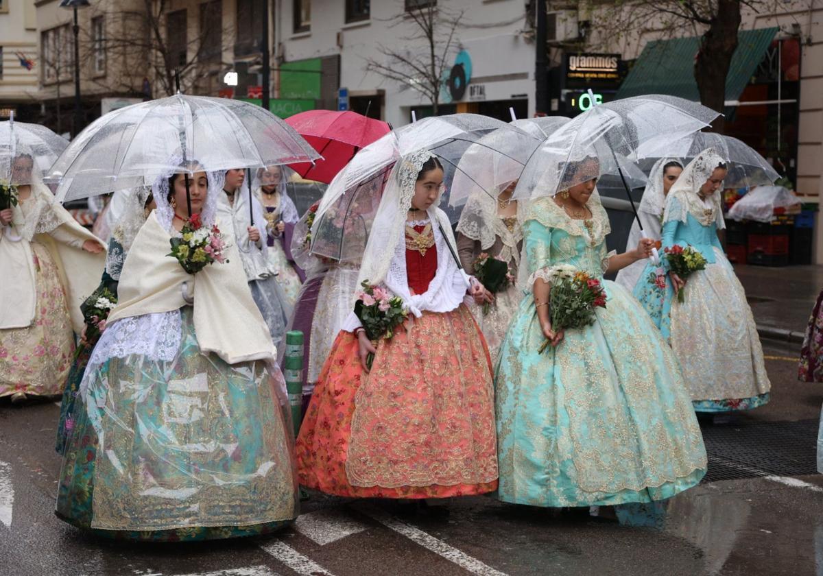 FOTOS | Segundo día de Ofrenda de las Fallas 2025