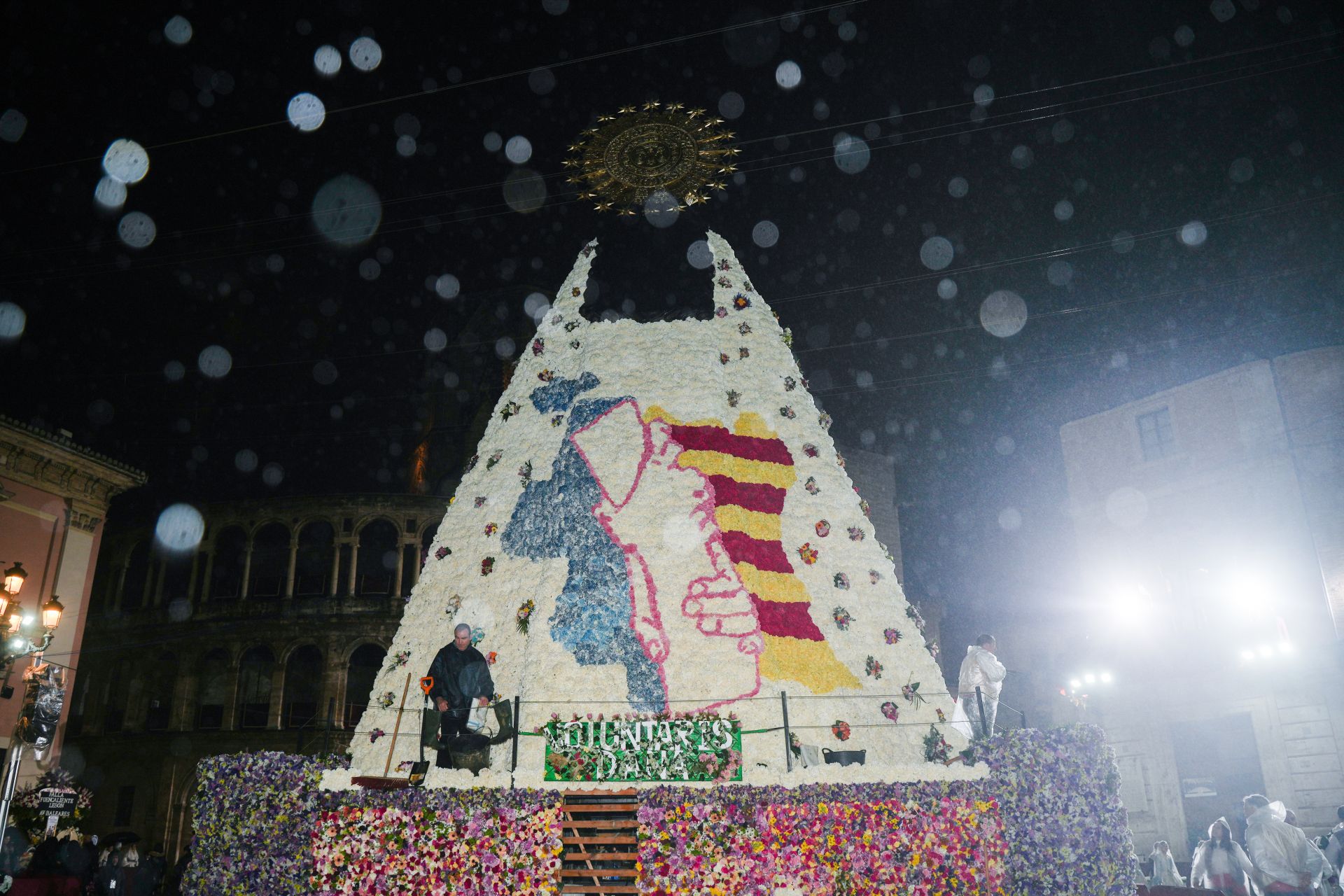 FOTOS | Segundo día de Ofrenda de las Fallas 2025