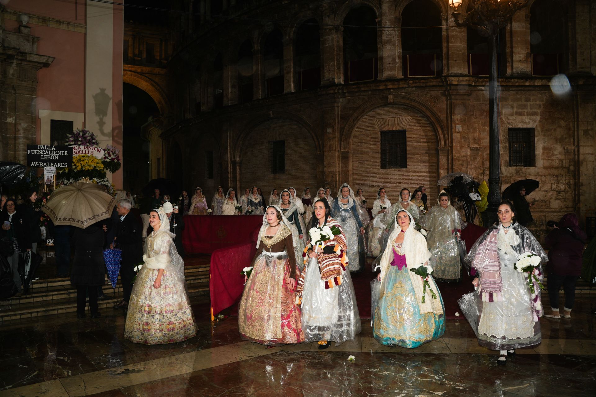 FOTOS | Segundo día de Ofrenda de las Fallas 2025