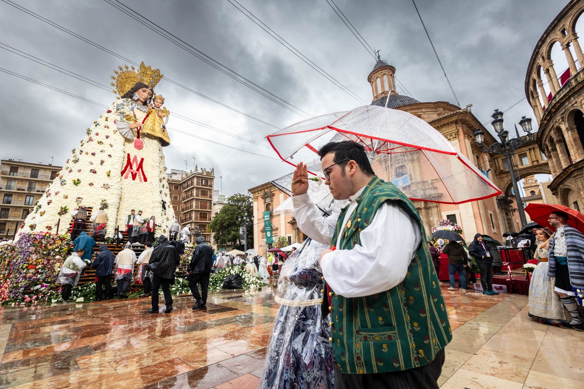 FOTOS | Segundo día de Ofrenda de las Fallas 2025