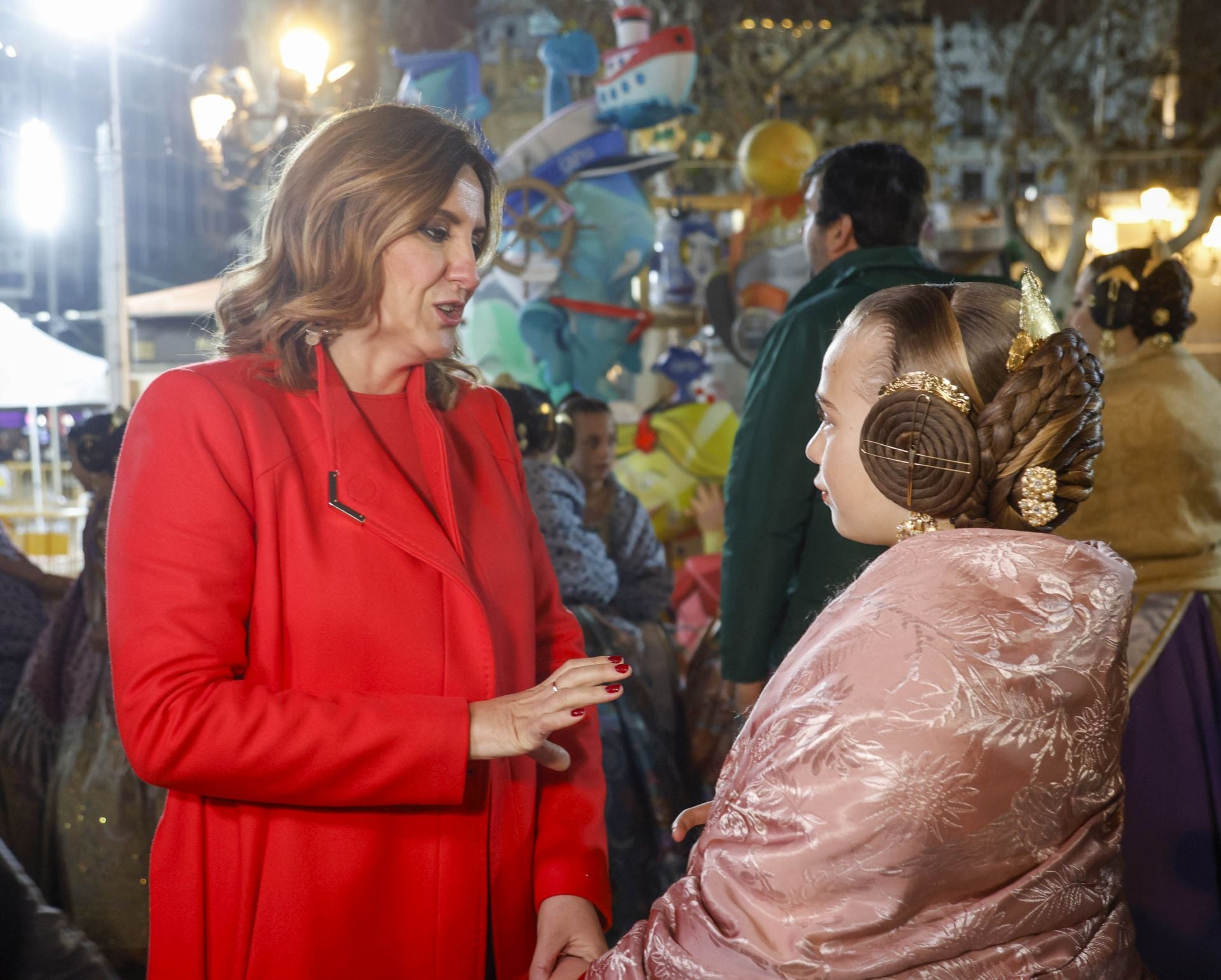 La cremà de la falla infantil del Ayuntamiento, en imágenes