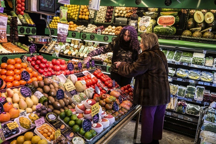 Los restaurantes darán tuppers para las sobras y los supermercados pondrán ofertas al final del día: así es la nueva ley de desperdicio alimentario