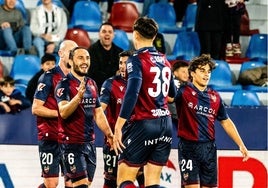 La plantilla del Levante UD logra alcanzar el liderato