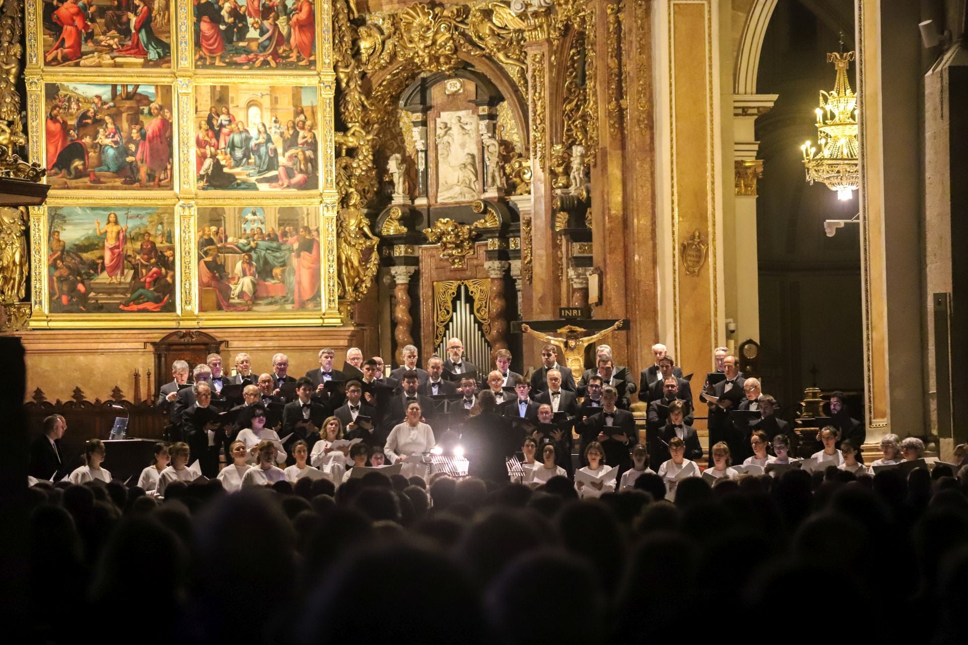FOTOS | El Orfeón Donostiarra y Plácido Domingo cantan a Valencia
