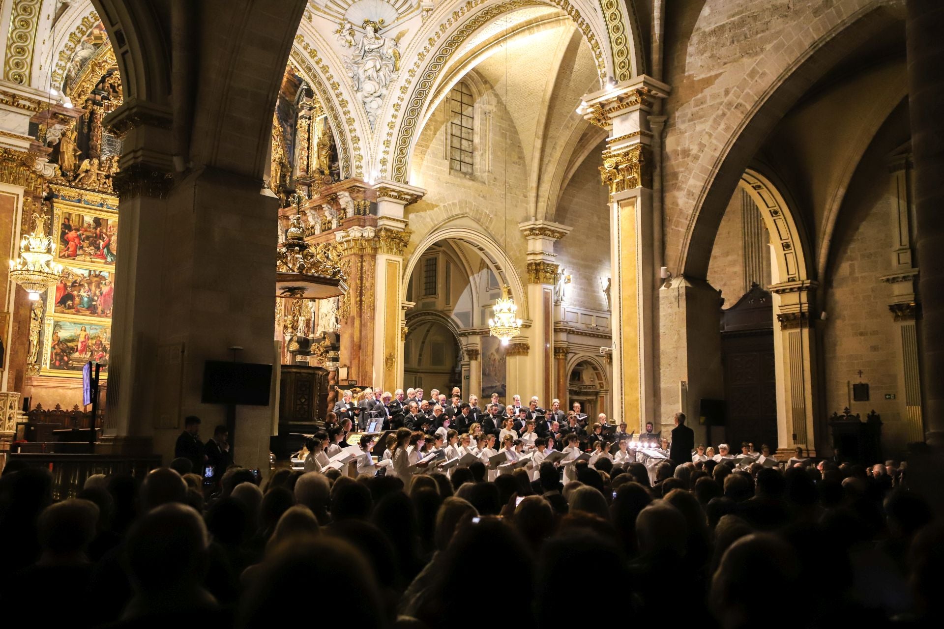 FOTOS | El Orfeón Donostiarra y Plácido Domingo cantan a Valencia