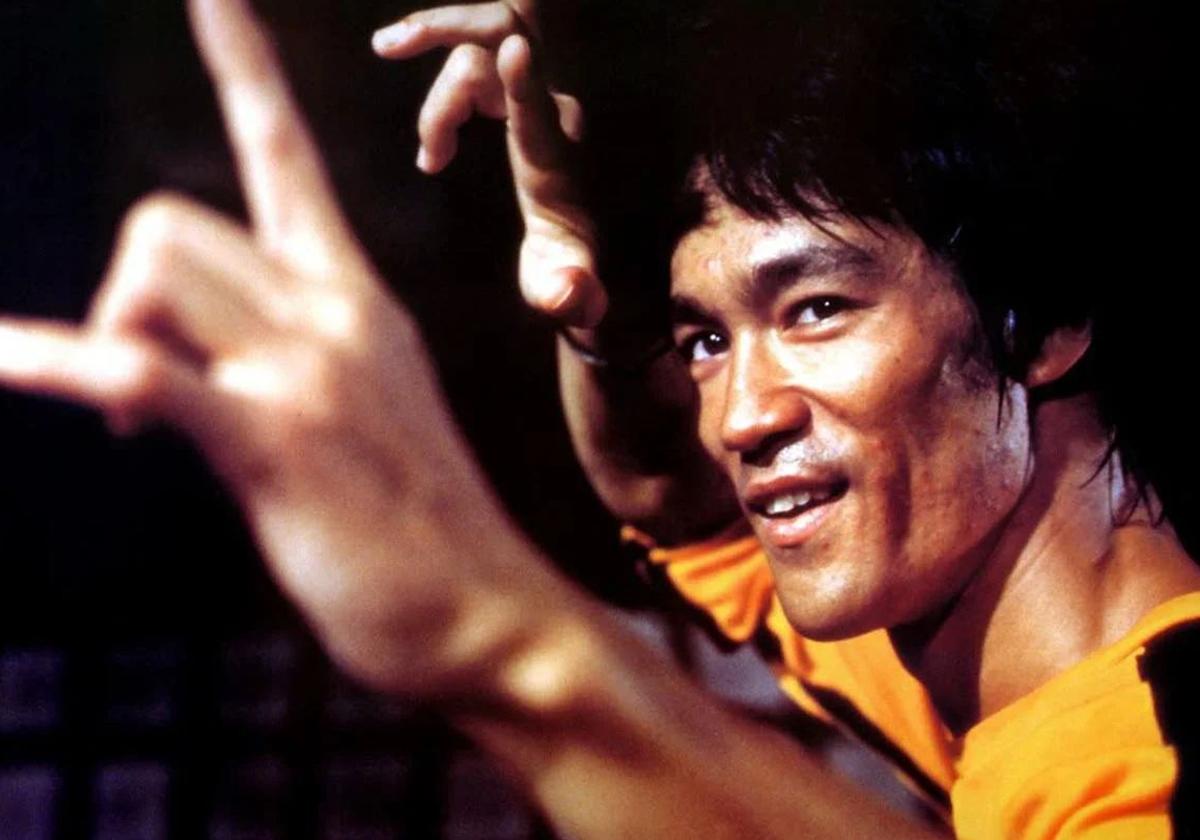 Bruce Lee en uno de sus papeles icónicos