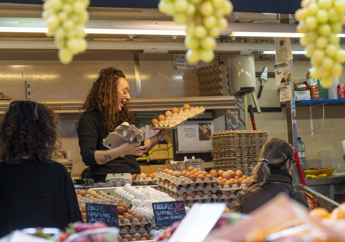 Puesto de huevos en el mercado central.