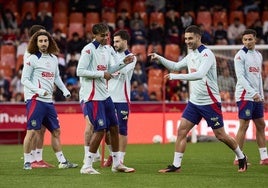 Los jugadores de la selección, en Mestalla.