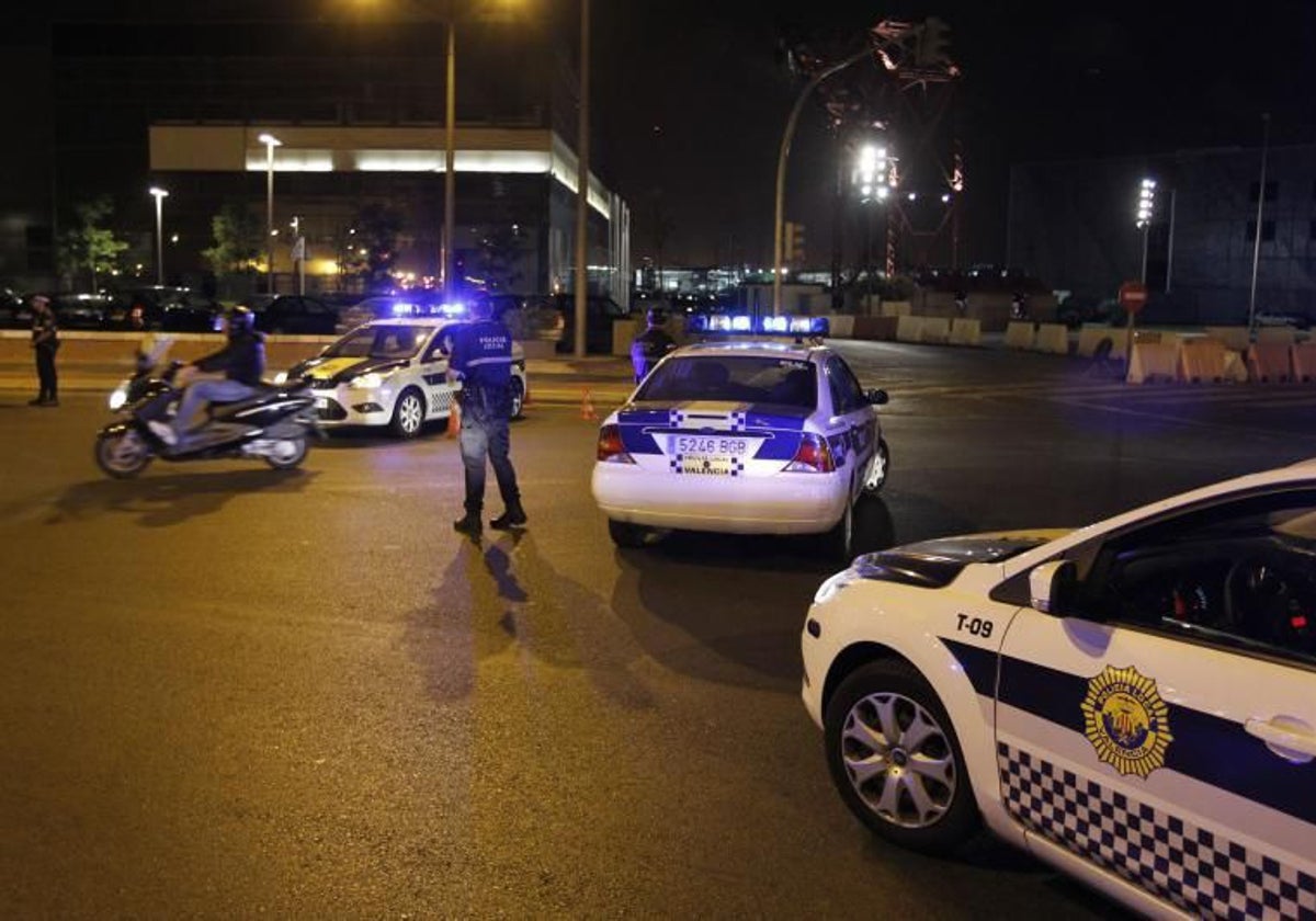 Coches de la Policía Local en una imagen de recurso.