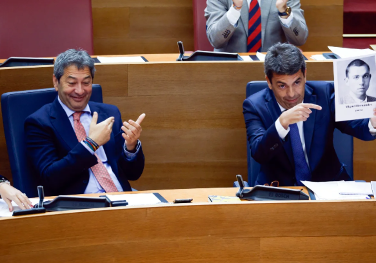 Barrera y Mazón, durante un pleno de Les Corts cuando Vox formaba parte del Consell.