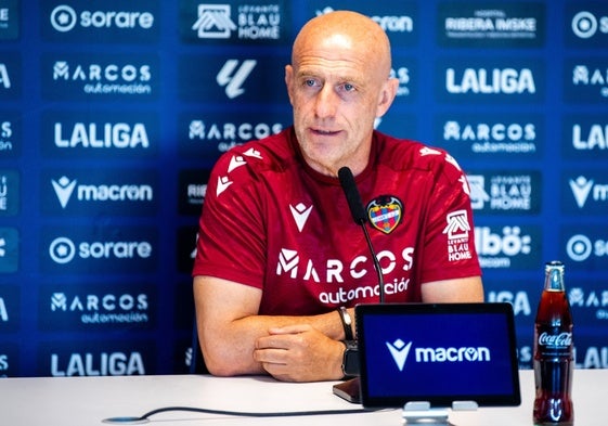 Calero en una de las ruedas de prensa previas a un partido de liga.
