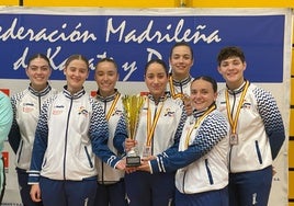 El equipo femenino de kumite (combate) de la selección valenciana de karate.