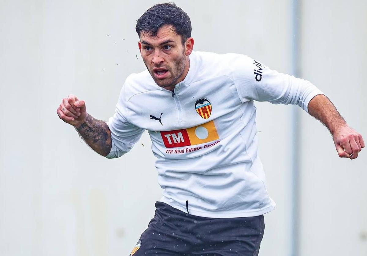 Hugo Duro, en un entrenamiento con el Valencia, en una imagen de archivo.