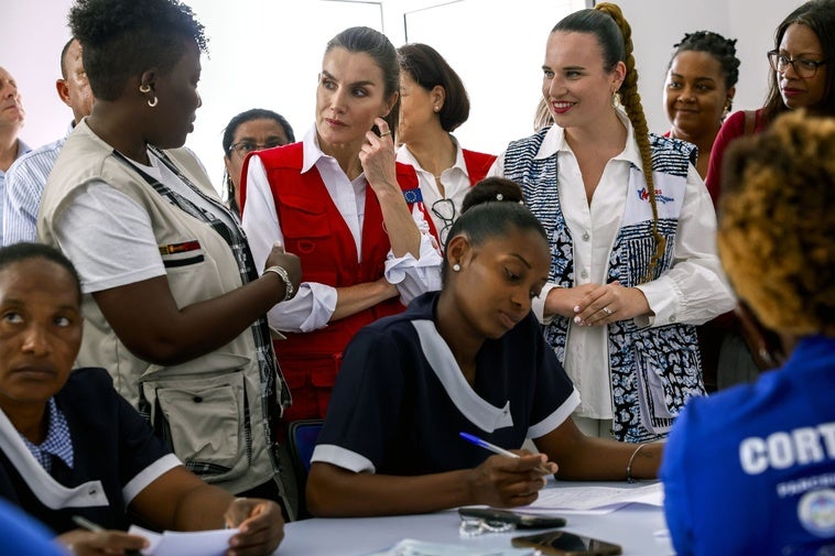 La reina Letizia visita Cabo Verde en su décimo viaje de cooperación