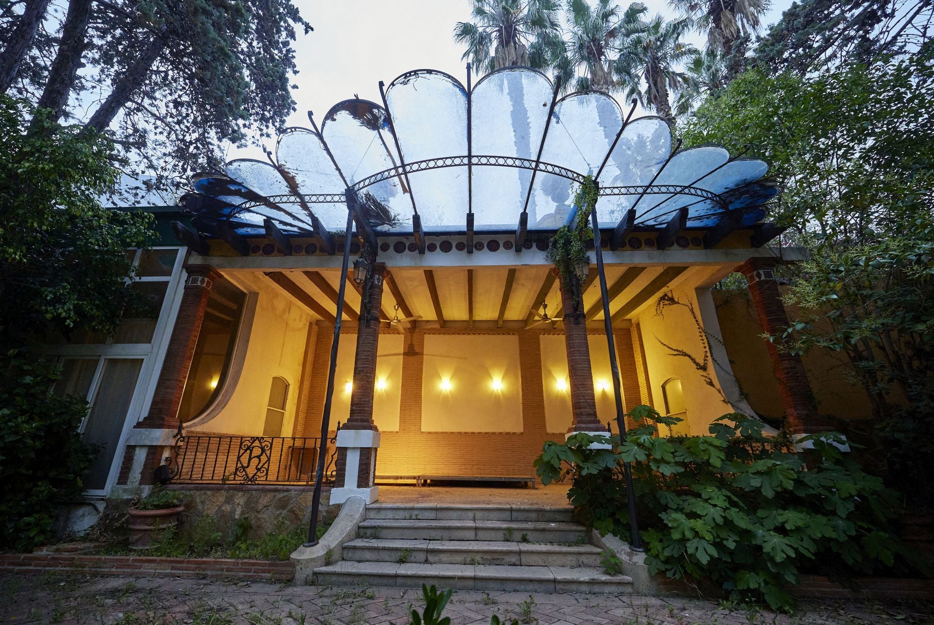 FOTOS | Así es por dentro Villa Amparo, el chalet okupado en Rocafort