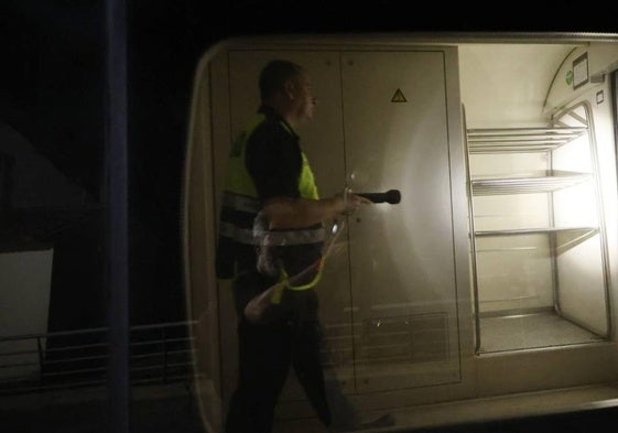 La inspección del tren que se adentró en pleno incendio forestal.