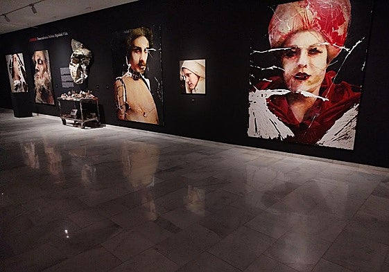 Obras de gran formato de Lita Cabellut, que se exhiben desde este jueves y hasta el 31 de agosto en Bancaja.