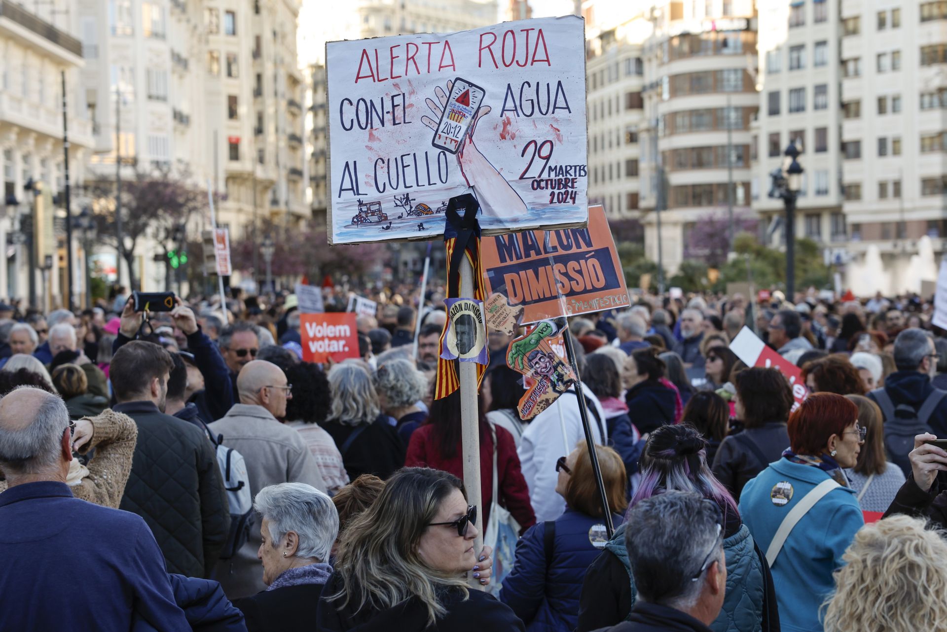 FOTOS | Sexta manifestación en Valencia contra la gestión política de la dana