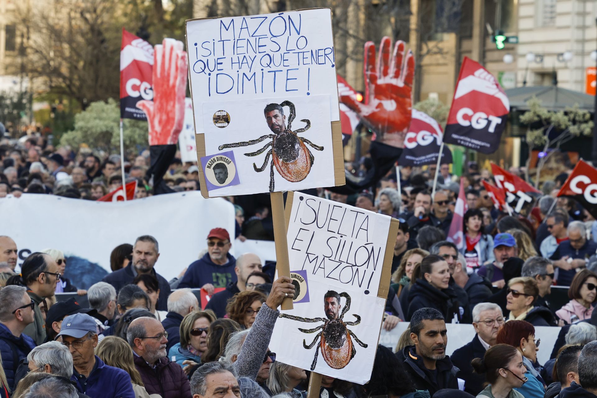 FOTOS | Sexta manifestación en Valencia contra la gestión política de la dana