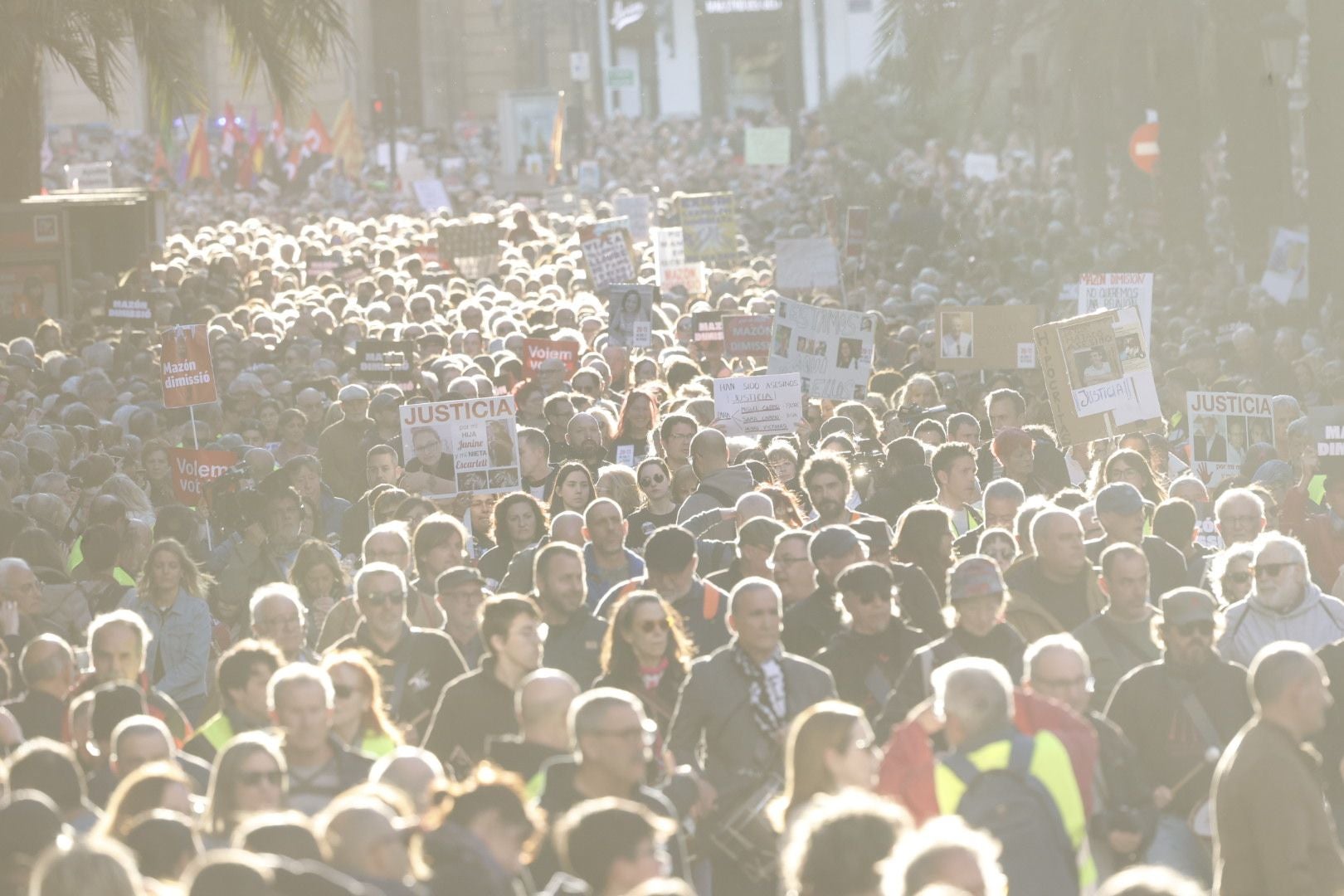 FOTOS | Sexta manifestación en Valencia contra la gestión política de la dana