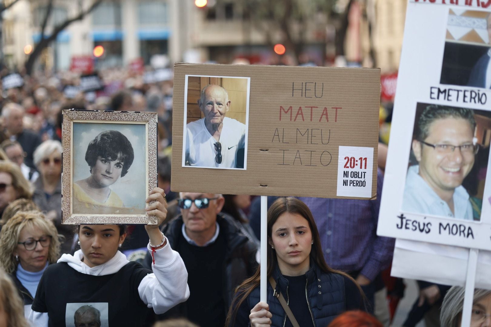FOTOS | Sexta manifestación en Valencia contra la gestión política de la dana