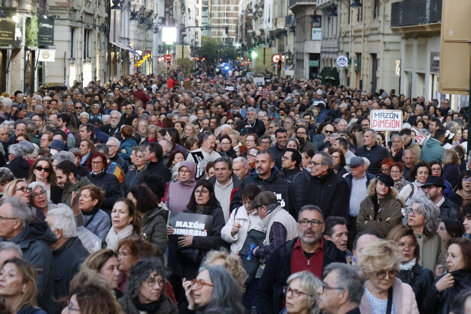 FOTOS | Sexta manifestación en Valencia contra la gestión política de la dana