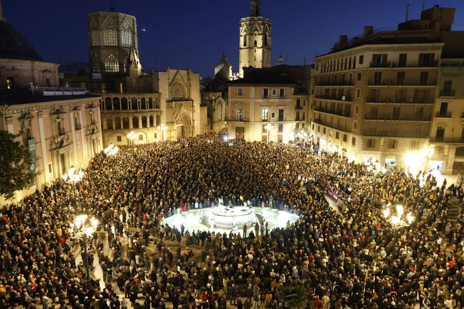 FOTOS | Sexta manifestación en Valencia contra la gestión política de la dana