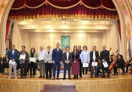 Foto de familia del acto de donación de los instrumentos.
