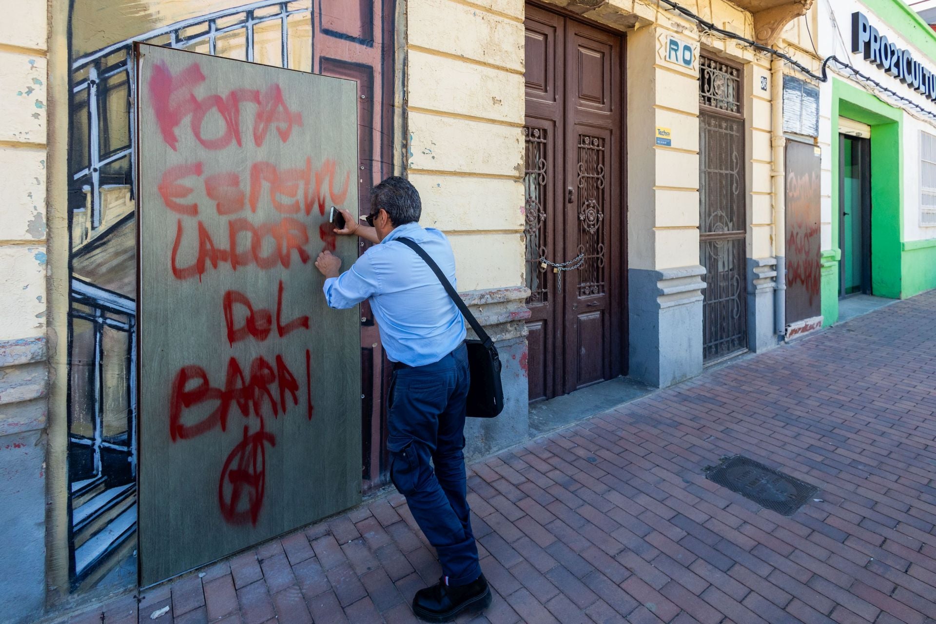 FOTOS | Subastas de viviendas en el Cabanyal de Valencia: de ruina a objeto de deseo
