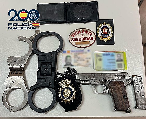 Arma y material que portaba el ladrón.