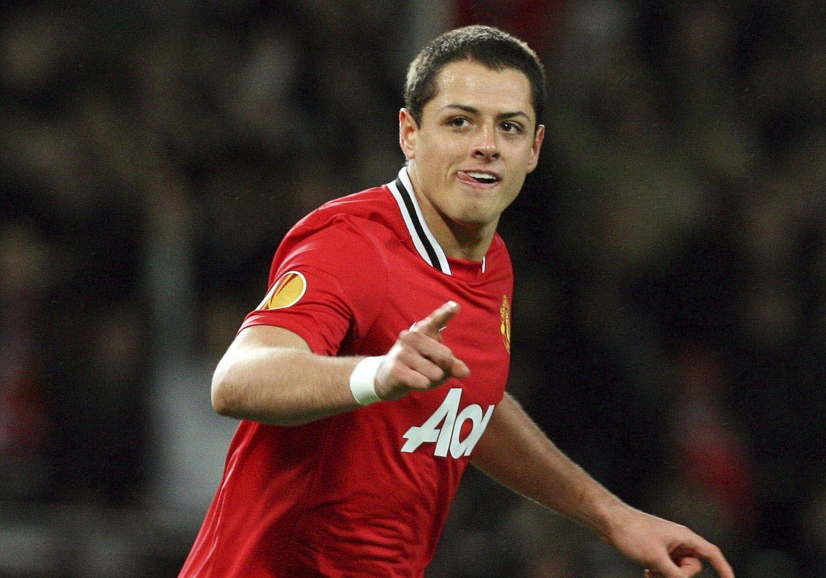 Chicharito Hernández, disputando un encuentro con el Manchester United.