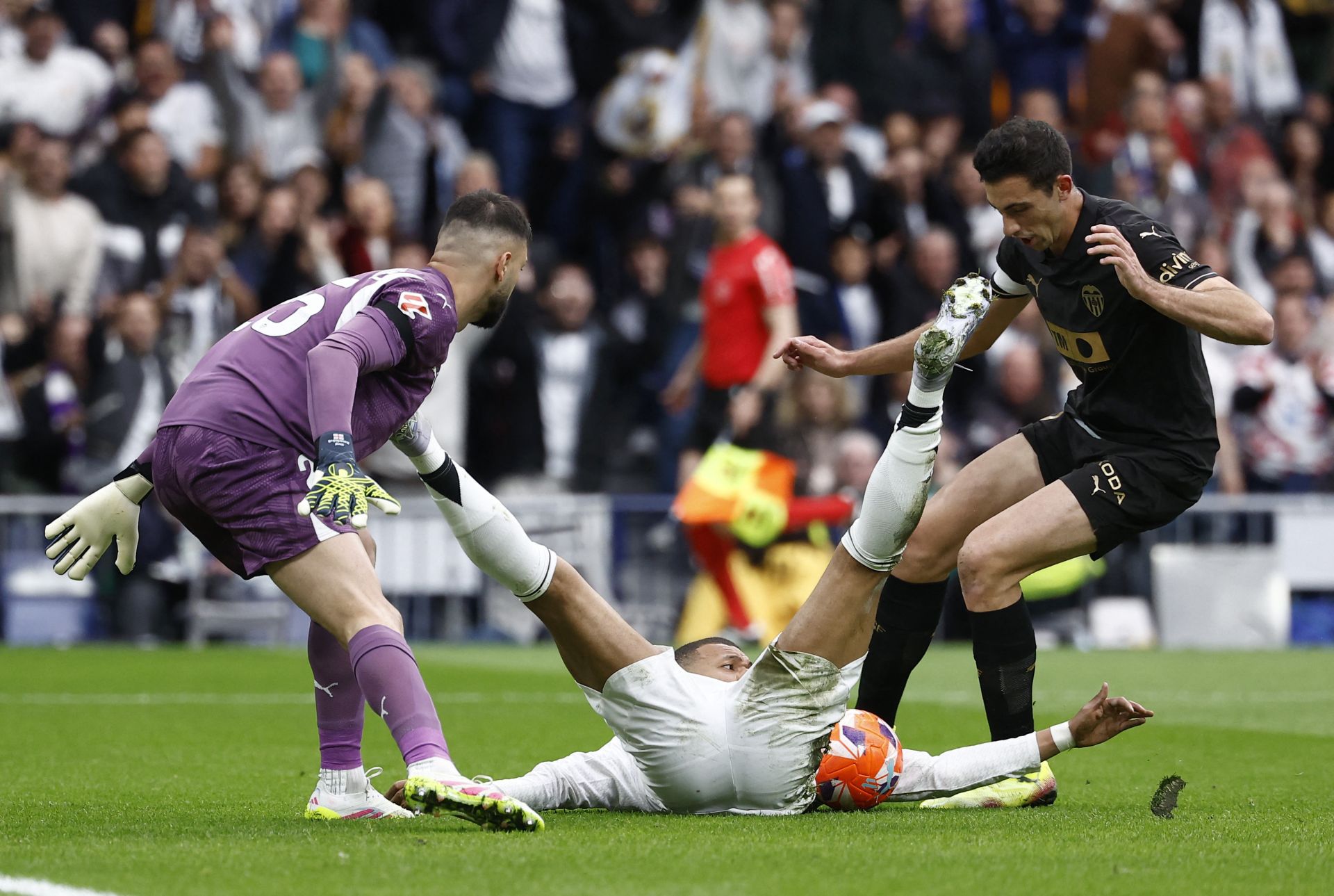 FOTOS | Real Madrid - Valencia CF, partido de alta tensión