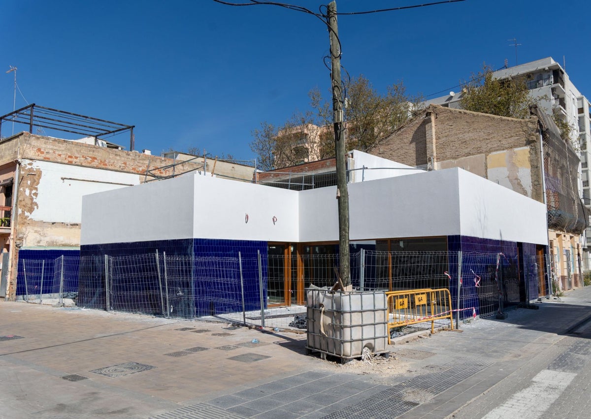Imagen secundaria 1 - Centro de día para personas mayores; escoleta infantil y centro de formación y empleo en obras.