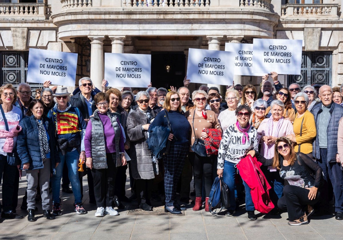 Una protesta de centro s de mayores de Valencia.