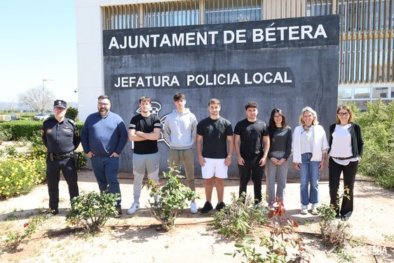 Alumnos que participan en las práctivas formativas en emergencias y autoridades locales.