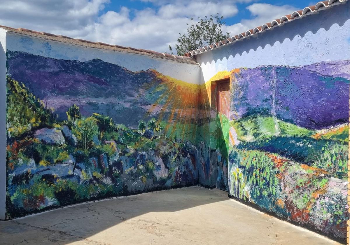 Mural pintado en los muros del camposanto municipal.