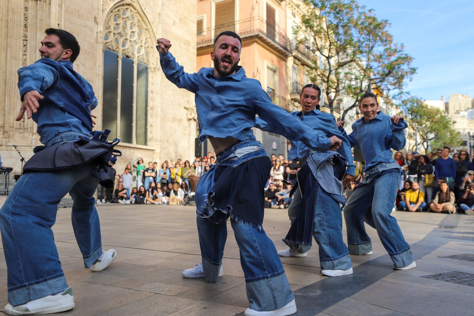 Inauguración de Dansa Valencia con el espectáculo &#039;Transeúnte&#039;, en la plaza del Mercado